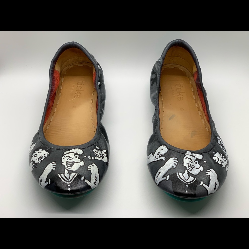 Oldschool b&w cartoon Tieks size 8